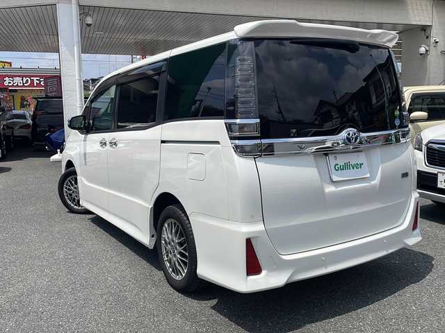 トヨタ ヴォクシー ハイブリッド ZS 煌Ⅲ 埼玉県 2020(令2)年 6.9万km ホワイトパールクリスタルシャイン 両側パワースライドドア/ハーフレザーシート/スーパーUVカット機能付きガラス/デュアルオートエアコン/リアオートエアコン/ハイブリッドモデル/トヨタセーフティーセンス/純正ナビ/トラクションコントロール/Bi-Beam LEDヘッドランプ/LEDクリアランスランプ/フロントロアグリル/ナノイーエアコン/ETC/クルーズコントロール/ハーフレザーシート/シートクーラー/シートヒーター/純正ナビ/スペアキー/バックカメラ