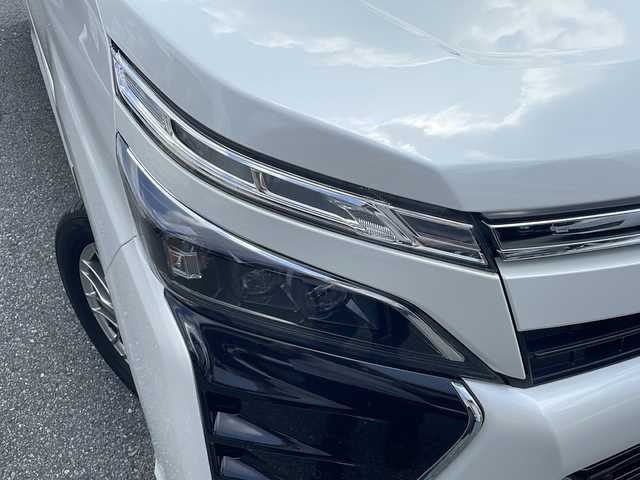 トヨタ ヴォクシー ハイブリッド ZS 煌Ⅲ 埼玉県 2020(令2)年 6.9万km ホワイトパールクリスタルシャイン 両側パワースライドドア/ハーフレザーシート/スーパーUVカット機能付きガラス/デュアルオートエアコン/リアオートエアコン/ハイブリッドモデル/トヨタセーフティーセンス/純正ナビ/トラクションコントロール/Bi-Beam LEDヘッドランプ/LEDクリアランスランプ/フロントロアグリル/ナノイーエアコン/ETC/クルーズコントロール/ハーフレザーシート/シートクーラー/シートヒーター/純正ナビ/スペアキー/バックカメラ