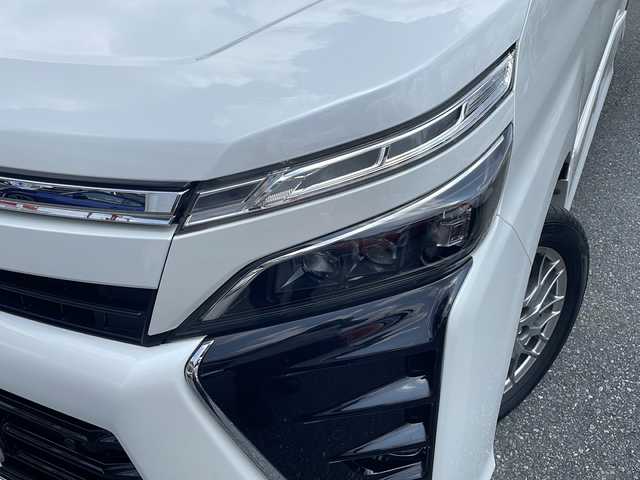 トヨタ ヴォクシー ハイブリッド ZS 煌Ⅲ 埼玉県 2020(令2)年 6.9万km ホワイトパールクリスタルシャイン 両側パワースライドドア/ハーフレザーシート/スーパーUVカット機能付きガラス/デュアルオートエアコン/リアオートエアコン/ハイブリッドモデル/トヨタセーフティーセンス/純正ナビ/トラクションコントロール/Bi-Beam LEDヘッドランプ/LEDクリアランスランプ/フロントロアグリル/ナノイーエアコン/ETC/クルーズコントロール/ハーフレザーシート/シートクーラー/シートヒーター/純正ナビ/スペアキー/バックカメラ