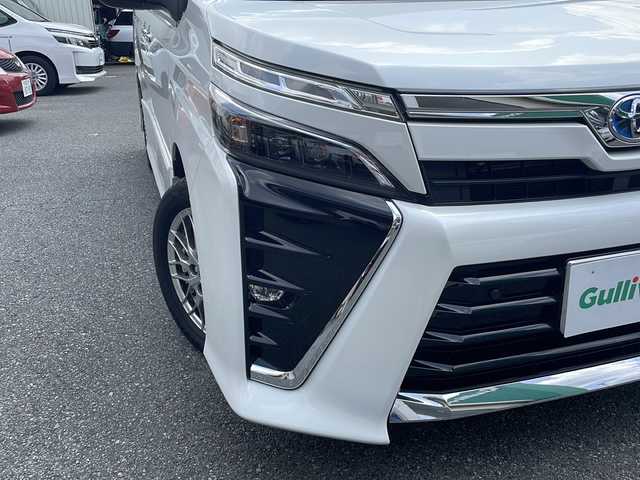 トヨタ ヴォクシー ハイブリッド ZS 煌Ⅲ 埼玉県 2020(令2)年 6.9万km ホワイトパールクリスタルシャイン 両側パワースライドドア/ハーフレザーシート/スーパーUVカット機能付きガラス/デュアルオートエアコン/リアオートエアコン/ハイブリッドモデル/トヨタセーフティーセンス/純正ナビ/トラクションコントロール/Bi-Beam LEDヘッドランプ/LEDクリアランスランプ/フロントロアグリル/ナノイーエアコン/ETC/クルーズコントロール/ハーフレザーシート/シートクーラー/シートヒーター/純正ナビ/スペアキー/バックカメラ
