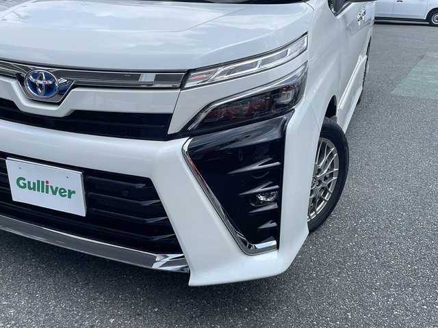 トヨタ ヴォクシー ハイブリッド ZS 煌Ⅲ 埼玉県 2020(令2)年 6.9万km ホワイトパールクリスタルシャイン 両側パワースライドドア/ハーフレザーシート/スーパーUVカット機能付きガラス/デュアルオートエアコン/リアオートエアコン/ハイブリッドモデル/トヨタセーフティーセンス/純正ナビ/トラクションコントロール/Bi-Beam LEDヘッドランプ/LEDクリアランスランプ/フロントロアグリル/ナノイーエアコン/ETC/クルーズコントロール/ハーフレザーシート/シートクーラー/シートヒーター/純正ナビ/スペアキー/バックカメラ