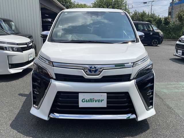 トヨタ ヴォクシー ハイブリッド ZS 煌Ⅲ 埼玉県 2020(令2)年 6.9万km ホワイトパールクリスタルシャイン 両側パワースライドドア/ハーフレザーシート/スーパーUVカット機能付きガラス/デュアルオートエアコン/リアオートエアコン/ハイブリッドモデル/トヨタセーフティーセンス/純正ナビ/トラクションコントロール/Bi-Beam LEDヘッドランプ/LEDクリアランスランプ/フロントロアグリル/ナノイーエアコン/ETC/クルーズコントロール/ハーフレザーシート/シートクーラー/シートヒーター/純正ナビ/スペアキー/バックカメラ