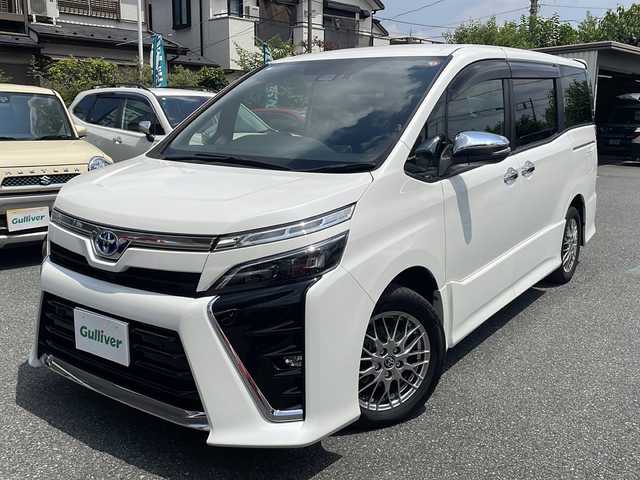トヨタ ヴォクシー ハイブリッド ZS 煌Ⅲ 埼玉県 2020(令2)年 6.9万km ホワイトパールクリスタルシャイン 両側パワースライドドア/ハーフレザーシート/スーパーUVカット機能付きガラス/デュアルオートエアコン/リアオートエアコン/ハイブリッドモデル/トヨタセーフティーセンス/純正ナビ/トラクションコントロール/Bi-Beam LEDヘッドランプ/LEDクリアランスランプ/フロントロアグリル/ナノイーエアコン/ETC/クルーズコントロール/ハーフレザーシート/シートクーラー/シートヒーター/純正ナビ/スペアキー/バックカメラ