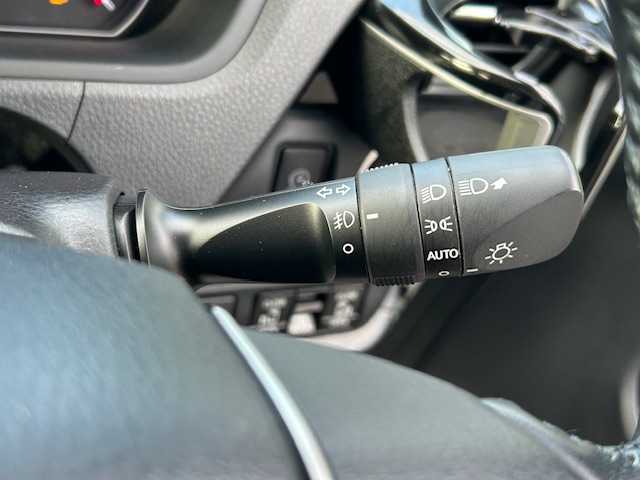 トヨタ ノア Si ダブルバイビーⅡ 大阪府 2020(令2)年 2.3万km ホワイトパールクリスタルシャイン ９型ナビ　/フルセグ　/Ｂｌｕｅｔｏｏｔｈ　/バックカメラ　/両側パワースライドドア　/ハーフレザーシート　/クルーズコントロール　/ビルトイン２．０ＥＴＣ　/ＬＥＤヘッドライト　/オートライト　/フロアーマット/サイドバイザー/オートハイビーム