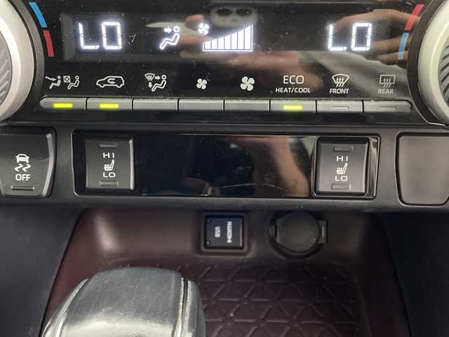 トヨタ ＲＡＶ４ G Zパッケージ 鹿児島県 2019(令1)年 5.8万km ホワイトパールクリスタルシャイン アルパイン製9インチナビ/(BT/CD/DVD/フルセグTV/AM/FM)/トヨタセーフティセンス/レーダークルーズコントロール/プリクラッシュセーフティ/レーンキープアシスト/オートマチックハイビーム/ブラインドスポットモニター/デジタルインナーミラー/パワーバックドア/レザーシート/前席シートヒーター/ステアリングヒーター/革巻きステアリング/ステアリングスイッチ/バックカメラ/純正フロアマット/純正LEDヘッドライト/純正19インチアルミホイール/スペアキー/保証書/取扱説明書