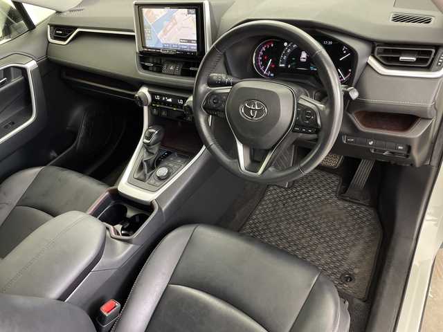 トヨタ ＲＡＶ４ G Zパッケージ 鹿児島県 2019(令1)年 5.8万km ホワイトパールクリスタルシャイン アルパイン製9インチナビ/(BT/CD/DVD/フルセグTV/AM/FM)/トヨタセーフティセンス/レーダークルーズコントロール/プリクラッシュセーフティ/レーンキープアシスト/オートマチックハイビーム/ブラインドスポットモニター/デジタルインナーミラー/パワーバックドア/レザーシート/前席シートヒーター/ステアリングヒーター/革巻きステアリング/ステアリングスイッチ/バックカメラ/純正フロアマット/純正LEDヘッドライト/純正19インチアルミホイール/スペアキー/保証書/取扱説明書