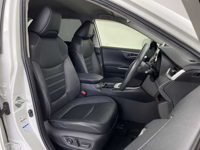 トヨタ ＲＡＶ４ G Zパッケージ 鹿児島県 2019(令1)年 5.8万km ホワイトパールクリスタルシャイン アルパイン製9インチナビ/(BT/CD/DVD/フルセグTV/AM/FM)/トヨタセーフティセンス/レーダークルーズコントロール/プリクラッシュセーフティ/レーンキープアシスト/オートマチックハイビーム/ブラインドスポットモニター/デジタルインナーミラー/パワーバックドア/レザーシート/前席シートヒーター/ステアリングヒーター/革巻きステアリング/ステアリングスイッチ/バックカメラ/純正フロアマット/純正LEDヘッドライト/純正19インチアルミホイール/スペアキー/保証書/取扱説明書