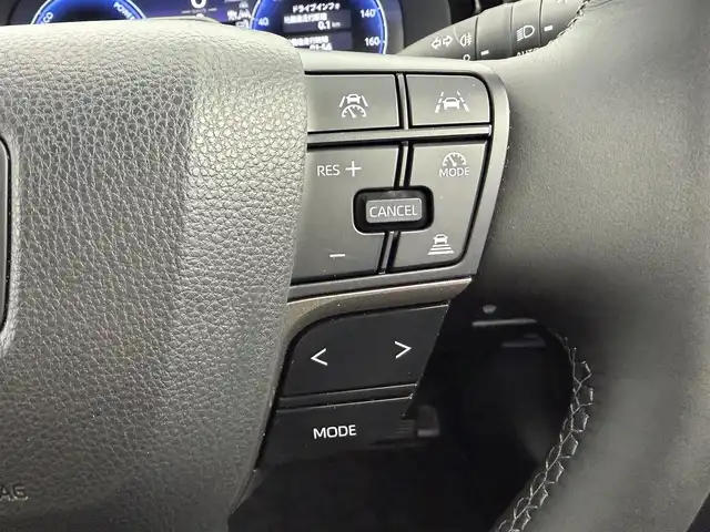 トヨタ クラウン Z 愛知県 2024(令6)年 0.2万km プレシャスホワイトパール ワンオーナー/トヨタセーフティーセンス/　・プリクラッシュセーフティーセンス/　・レーダークルーズコントロール/　・レーントレーシングアシスト/　・アダプティブハイビームシステム/　・プロアクティブドライイングアシスト/　・発進遅れ告知機能/ブラックパッケージ/純正ナビ/（Bluetooth/フルセグTV/USB入力/AM/FM）/パノラミックビューモニター/デジタルインナーミラー/ヘッドアップディスプレイ/ブラインドスポットモニター/置くだけ充電/ステアリングヒーター/シートヒーター/ベンチレーション/パワーシート/電動リアゲード/純正20インチAW/パドルシフト/リアドアサンシェード/プッシュスタート/スマートキー×2、カードキー×1