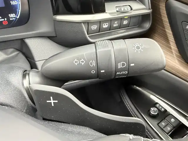 トヨタ クラウン Z 愛知県 2024(令6)年 0.2万km プレシャスホワイトパール ワンオーナー/トヨタセーフティーセンス/　・プリクラッシュセーフティーセンス/　・レーダークルーズコントロール/　・レーントレーシングアシスト/　・アダプティブハイビームシステム/　・プロアクティブドライイングアシスト/　・発進遅れ告知機能/ブラックパッケージ/純正ナビ/（Bluetooth/フルセグTV/USB入力/AM/FM）/パノラミックビューモニター/デジタルインナーミラー/ヘッドアップディスプレイ/ブラインドスポットモニター/置くだけ充電/ステアリングヒーター/シートヒーター/ベンチレーション/パワーシート/電動リアゲード/純正20インチAW/パドルシフト/リアドアサンシェード/プッシュスタート/スマートキー×2、カードキー×1