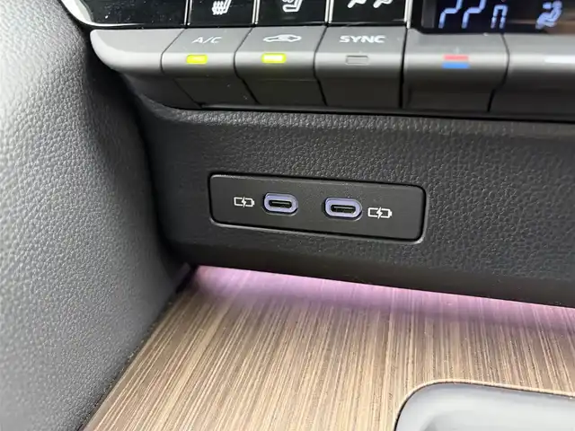 トヨタ クラウン Z 愛知県 2024(令6)年 0.2万km プレシャスホワイトパール ワンオーナー/トヨタセーフティーセンス/　・プリクラッシュセーフティーセンス/　・レーダークルーズコントロール/　・レーントレーシングアシスト/　・アダプティブハイビームシステム/　・プロアクティブドライイングアシスト/　・発進遅れ告知機能/ブラックパッケージ/純正ナビ/（Bluetooth/フルセグTV/USB入力/AM/FM）/パノラミックビューモニター/デジタルインナーミラー/ヘッドアップディスプレイ/ブラインドスポットモニター/置くだけ充電/ステアリングヒーター/シートヒーター/ベンチレーション/パワーシート/電動リアゲード/純正20インチAW/パドルシフト/リアドアサンシェード/プッシュスタート/スマートキー×2、カードキー×1