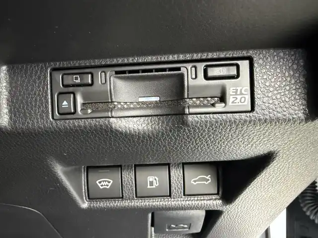 トヨタ クラウン Z 愛知県 2024(令6)年 0.2万km プレシャスホワイトパール ワンオーナー/トヨタセーフティーセンス/　・プリクラッシュセーフティーセンス/　・レーダークルーズコントロール/　・レーントレーシングアシスト/　・アダプティブハイビームシステム/　・プロアクティブドライイングアシスト/　・発進遅れ告知機能/ブラックパッケージ/純正ナビ/（Bluetooth/フルセグTV/USB入力/AM/FM）/パノラミックビューモニター/デジタルインナーミラー/ヘッドアップディスプレイ/ブラインドスポットモニター/置くだけ充電/ステアリングヒーター/シートヒーター/ベンチレーション/パワーシート/電動リアゲード/純正20インチAW/パドルシフト/リアドアサンシェード/プッシュスタート/スマートキー×2、カードキー×1