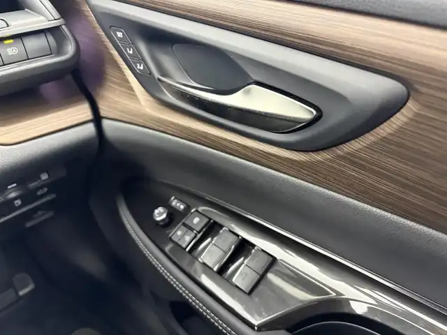 トヨタ クラウン Z 愛知県 2024(令6)年 0.2万km プレシャスホワイトパール ワンオーナー/トヨタセーフティーセンス/　・プリクラッシュセーフティーセンス/　・レーダークルーズコントロール/　・レーントレーシングアシスト/　・アダプティブハイビームシステム/　・プロアクティブドライイングアシスト/　・発進遅れ告知機能/ブラックパッケージ/純正ナビ/（Bluetooth/フルセグTV/USB入力/AM/FM）/パノラミックビューモニター/デジタルインナーミラー/ヘッドアップディスプレイ/ブラインドスポットモニター/置くだけ充電/ステアリングヒーター/シートヒーター/ベンチレーション/パワーシート/電動リアゲード/純正20インチAW/パドルシフト/リアドアサンシェード/プッシュスタート/スマートキー×2、カードキー×1