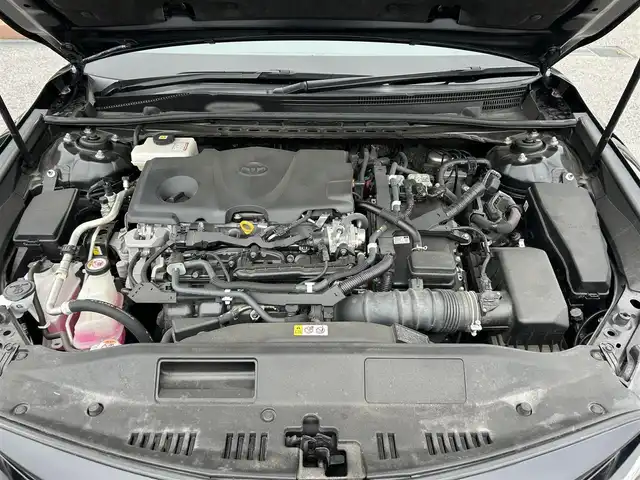 トヨタ カムリ X 滋賀県 2021(令3)年 3.8万km アティチュードブラックマイカ 9インチ純正ナビ/(FM/AM/USB/Bluetooth)/バックカメラ/ETC/前ドライブレコーダー/ＴｏｙｏｔａＳａｆｅｔｙＳｅｎｓｅ/・プリクラッシュブレーキアシスト	/・レーンキープアシスト		/・レーダークルーズコントロール/・標識検知機能	/電動格納ミラー/電子パーキング/ブレーキホールド/ステアリングスイッチ/オートライト/LEDヘッドライト/フロントフォグ/オートマチックハイビーム/フルオートエアコン/プッシュスタート/スマートキー/純正フロアマット/USB端子/ドライブモードセレクト/EVモード