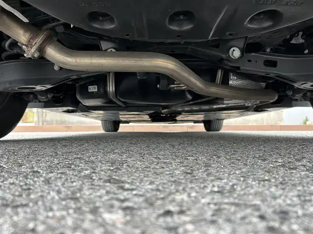 トヨタ カムリ X 滋賀県 2021(令3)年 3.8万km アティチュードブラックマイカ 9インチ純正ナビ/(FM/AM/USB/Bluetooth)/バックカメラ/ETC/前ドライブレコーダー/ＴｏｙｏｔａＳａｆｅｔｙＳｅｎｓｅ/・プリクラッシュブレーキアシスト	/・レーンキープアシスト		/・レーダークルーズコントロール/・標識検知機能	/電動格納ミラー/電子パーキング/ブレーキホールド/ステアリングスイッチ/オートライト/LEDヘッドライト/フロントフォグ/オートマチックハイビーム/フルオートエアコン/プッシュスタート/スマートキー/純正フロアマット/USB端子/ドライブモードセレクト/EVモード