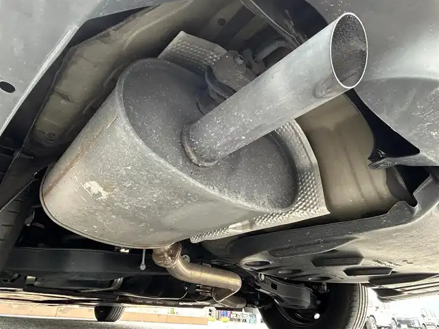 トヨタ カムリ X 滋賀県 2021(令3)年 3.8万km アティチュードブラックマイカ 9インチ純正ナビ/(FM/AM/USB/Bluetooth)/バックカメラ/ETC/前ドライブレコーダー/ＴｏｙｏｔａＳａｆｅｔｙＳｅｎｓｅ/・プリクラッシュブレーキアシスト	/・レーンキープアシスト		/・レーダークルーズコントロール/・標識検知機能	/電動格納ミラー/電子パーキング/ブレーキホールド/ステアリングスイッチ/オートライト/LEDヘッドライト/フロントフォグ/オートマチックハイビーム/フルオートエアコン/プッシュスタート/スマートキー/純正フロアマット/USB端子/ドライブモードセレクト/EVモード