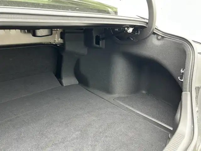 トヨタ カムリ X 滋賀県 2021(令3)年 3.8万km アティチュードブラックマイカ 9インチ純正ナビ/(FM/AM/USB/Bluetooth)/バックカメラ/ETC/前ドライブレコーダー/ＴｏｙｏｔａＳａｆｅｔｙＳｅｎｓｅ/・プリクラッシュブレーキアシスト	/・レーンキープアシスト		/・レーダークルーズコントロール/・標識検知機能	/電動格納ミラー/電子パーキング/ブレーキホールド/ステアリングスイッチ/オートライト/LEDヘッドライト/フロントフォグ/オートマチックハイビーム/フルオートエアコン/プッシュスタート/スマートキー/純正フロアマット/USB端子/ドライブモードセレクト/EVモード