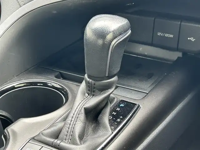 トヨタ カムリ X 滋賀県 2021(令3)年 3.8万km アティチュードブラックマイカ 9インチ純正ナビ/(FM/AM/USB/Bluetooth)/バックカメラ/ETC/前ドライブレコーダー/ＴｏｙｏｔａＳａｆｅｔｙＳｅｎｓｅ/・プリクラッシュブレーキアシスト	/・レーンキープアシスト		/・レーダークルーズコントロール/・標識検知機能	/電動格納ミラー/電子パーキング/ブレーキホールド/ステアリングスイッチ/オートライト/LEDヘッドライト/フロントフォグ/オートマチックハイビーム/フルオートエアコン/プッシュスタート/スマートキー/純正フロアマット/USB端子/ドライブモードセレクト/EVモード