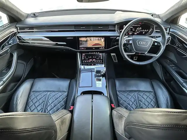 アウディ Ｓ８ 愛知県 2020(令2)年 5.8万km グレイシアホワイトメタリック ワンオーナー/純正メモリナビ(USB/DVD/BT/AppleCarPlay/AndroidAuto/フルセグ)/Audiドライバーアシスト/ ・速度警告/ ・アダクティブドライブアシスト/ ・接近警告/ ・Audiプレセンス/ ・Audiサイドアシスト/ ・レーン逸脱警告/Audiドライブセレクト/アダクティブサス/インテリジェントコースティング/パーキングエイド/リアクロストラフィックアシスト/サンルーフ/BANG&OLVFSENサウンド/アラウンドビュー・バックカメラ/4WD/ターボ/パワーバックドア/パドルシフト/レザーシート/パワーシート/シートヒーター・エアシート/ETC2.0/LEDヘッドライト/純正AW21インチ/電動格納ミラー/純正フロアマット/アイドリングストップ/プッシュスタート/スマートキー・スペアキー１本/ステアリングリモコン/ハンズフリー/ABS/取扱説明書・保証書
