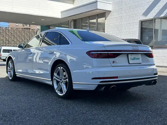 アウディ Ｓ８ 愛知県 2020(令2)年 5.8万km グレイシアホワイトメタリック ワンオーナー/純正メモリナビ(USB/DVD/BT/AppleCarPlay/AndroidAuto/フルセグ)/Audiドライバーアシスト/ ・速度警告/ ・アダクティブドライブアシスト/ ・接近警告/ ・Audiプレセンス/ ・Audiサイドアシスト/ ・レーン逸脱警告/Audiドライブセレクト/アダクティブサス/インテリジェントコースティング/パーキングエイド/リアクロストラフィックアシスト/サンルーフ/BANG&OLVFSENサウンド/アラウンドビュー・バックカメラ/4WD/ターボ/パワーバックドア/パドルシフト/レザーシート/パワーシート/シートヒーター・エアシート/ETC2.0/LEDヘッドライト/純正AW21インチ/電動格納ミラー/純正フロアマット/アイドリングストップ/プッシュスタート/スマートキー・スペアキー１本/ステアリングリモコン/ハンズフリー/ABS/取扱説明書・保証書