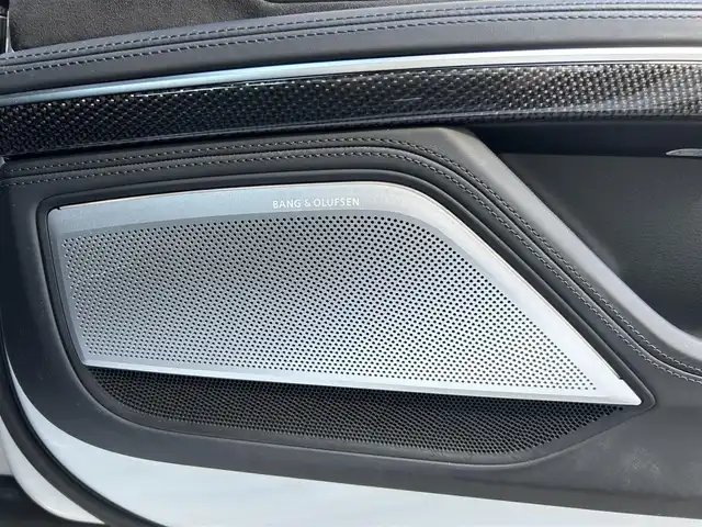 アウディ Ｓ８ 愛知県 2020(令2)年 5.8万km グレイシアホワイトメタリック ワンオーナー/純正メモリナビ(USB/DVD/BT/AppleCarPlay/AndroidAuto/フルセグ)/Audiドライバーアシスト/ ・速度警告/ ・アダクティブドライブアシスト/ ・接近警告/ ・Audiプレセンス/ ・Audiサイドアシスト/ ・レーン逸脱警告/Audiドライブセレクト/アダクティブサス/インテリジェントコースティング/パーキングエイド/リアクロストラフィックアシスト/サンルーフ/BANG&OLVFSENサウンド/アラウンドビュー・バックカメラ/4WD/ターボ/パワーバックドア/パドルシフト/レザーシート/パワーシート/シートヒーター・エアシート/ETC2.0/LEDヘッドライト/純正AW21インチ/電動格納ミラー/純正フロアマット/アイドリングストップ/プッシュスタート/スマートキー・スペアキー１本/ステアリングリモコン/ハンズフリー/ABS/取扱説明書・保証書