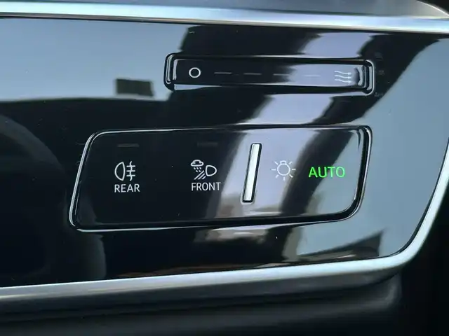 アウディ Ｓ８ 愛知県 2020(令2)年 5.8万km グレイシアホワイトメタリック ワンオーナー/純正メモリナビ(USB/DVD/BT/AppleCarPlay/AndroidAuto/フルセグ)/Audiドライバーアシスト/ ・速度警告/ ・アダクティブドライブアシスト/ ・接近警告/ ・Audiプレセンス/ ・Audiサイドアシスト/ ・レーン逸脱警告/Audiドライブセレクト/アダクティブサス/インテリジェントコースティング/パーキングエイド/リアクロストラフィックアシスト/サンルーフ/BANG&OLVFSENサウンド/アラウンドビュー・バックカメラ/4WD/ターボ/パワーバックドア/パドルシフト/レザーシート/パワーシート/シートヒーター・エアシート/ETC2.0/LEDヘッドライト/純正AW21インチ/電動格納ミラー/純正フロアマット/アイドリングストップ/プッシュスタート/スマートキー・スペアキー１本/ステアリングリモコン/ハンズフリー/ABS/取扱説明書・保証書