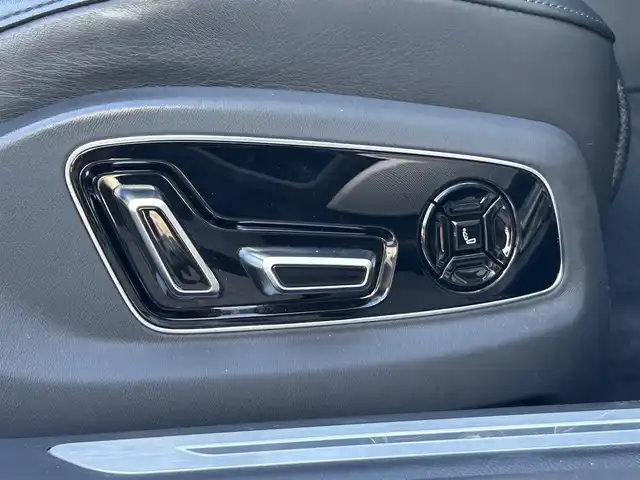 アウディ Ｓ８ 愛知県 2020(令2)年 5.8万km グレイシアホワイトメタリック ワンオーナー/純正メモリナビ(USB/DVD/BT/AppleCarPlay/AndroidAuto/フルセグ)/Audiドライバーアシスト/ ・速度警告/ ・アダクティブドライブアシスト/ ・接近警告/ ・Audiプレセンス/ ・Audiサイドアシスト/ ・レーン逸脱警告/Audiドライブセレクト/アダクティブサス/インテリジェントコースティング/パーキングエイド/リアクロストラフィックアシスト/サンルーフ/BANG&OLVFSENサウンド/アラウンドビュー・バックカメラ/4WD/ターボ/パワーバックドア/パドルシフト/レザーシート/パワーシート/シートヒーター・エアシート/ETC2.0/LEDヘッドライト/純正AW21インチ/電動格納ミラー/純正フロアマット/アイドリングストップ/プッシュスタート/スマートキー・スペアキー１本/ステアリングリモコン/ハンズフリー/ABS/取扱説明書・保証書