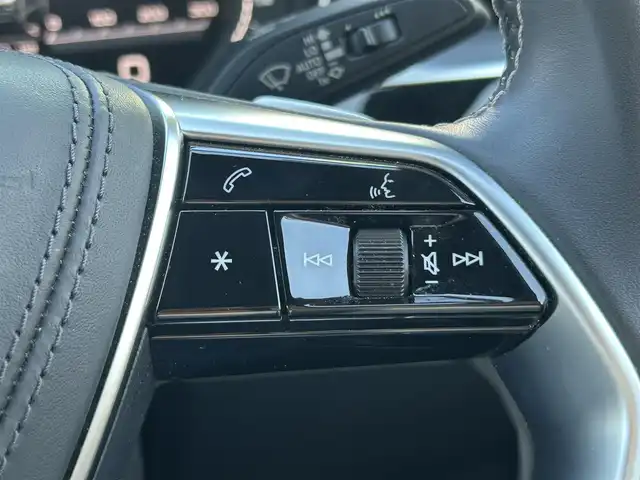 アウディ Ｓ８ 愛知県 2020(令2)年 5.8万km グレイシアホワイトメタリック ワンオーナー/純正メモリナビ(USB/DVD/BT/AppleCarPlay/AndroidAuto/フルセグ)/Audiドライバーアシスト/ ・速度警告/ ・アダクティブドライブアシスト/ ・接近警告/ ・Audiプレセンス/ ・Audiサイドアシスト/ ・レーン逸脱警告/Audiドライブセレクト/アダクティブサス/インテリジェントコースティング/パーキングエイド/リアクロストラフィックアシスト/サンルーフ/BANG&OLVFSENサウンド/アラウンドビュー・バックカメラ/4WD/ターボ/パワーバックドア/パドルシフト/レザーシート/パワーシート/シートヒーター・エアシート/ETC2.0/LEDヘッドライト/純正AW21インチ/電動格納ミラー/純正フロアマット/アイドリングストップ/プッシュスタート/スマートキー・スペアキー１本/ステアリングリモコン/ハンズフリー/ABS/取扱説明書・保証書