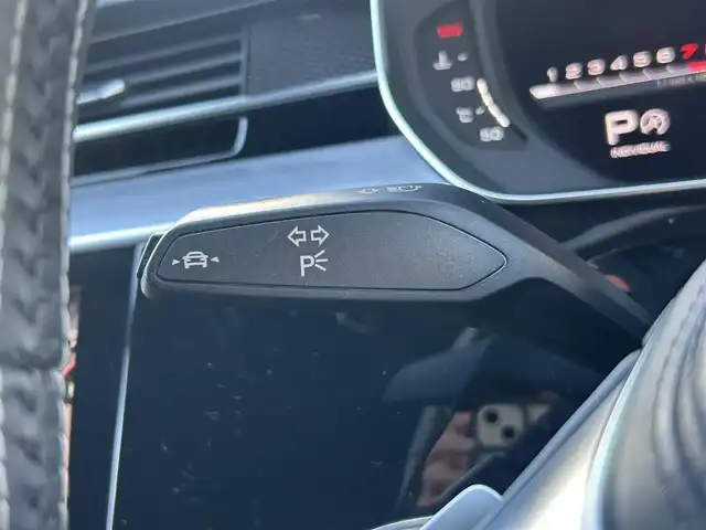 アウディ Ｓ８ 愛知県 2020(令2)年 5.8万km グレイシアホワイトメタリック ワンオーナー/純正メモリナビ(USB/DVD/BT/AppleCarPlay/AndroidAuto/フルセグ)/Audiドライバーアシスト/ ・速度警告/ ・アダクティブドライブアシスト/ ・接近警告/ ・Audiプレセンス/ ・Audiサイドアシスト/ ・レーン逸脱警告/Audiドライブセレクト/アダクティブサス/インテリジェントコースティング/パーキングエイド/リアクロストラフィックアシスト/サンルーフ/BANG&OLVFSENサウンド/アラウンドビュー・バックカメラ/4WD/ターボ/パワーバックドア/パドルシフト/レザーシート/パワーシート/シートヒーター・エアシート/ETC2.0/LEDヘッドライト/純正AW21インチ/電動格納ミラー/純正フロアマット/アイドリングストップ/プッシュスタート/スマートキー・スペアキー１本/ステアリングリモコン/ハンズフリー/ABS/取扱説明書・保証書