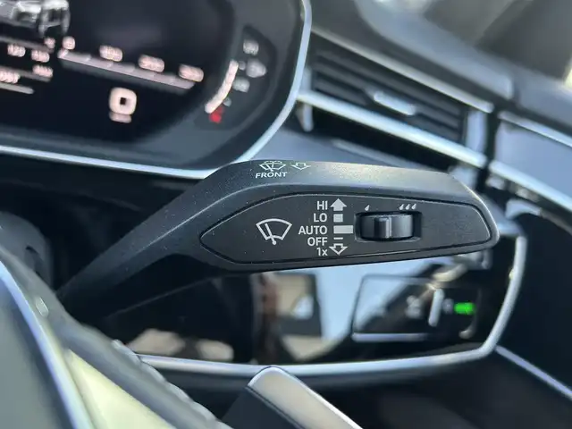 アウディ Ｓ８ 愛知県 2020(令2)年 5.8万km グレイシアホワイトメタリック ワンオーナー/純正メモリナビ(USB/DVD/BT/AppleCarPlay/AndroidAuto/フルセグ)/Audiドライバーアシスト/ ・速度警告/ ・アダクティブドライブアシスト/ ・接近警告/ ・Audiプレセンス/ ・Audiサイドアシスト/ ・レーン逸脱警告/Audiドライブセレクト/アダクティブサス/インテリジェントコースティング/パーキングエイド/リアクロストラフィックアシスト/サンルーフ/BANG&OLVFSENサウンド/アラウンドビュー・バックカメラ/4WD/ターボ/パワーバックドア/パドルシフト/レザーシート/パワーシート/シートヒーター・エアシート/ETC2.0/LEDヘッドライト/純正AW21インチ/電動格納ミラー/純正フロアマット/アイドリングストップ/プッシュスタート/スマートキー・スペアキー１本/ステアリングリモコン/ハンズフリー/ABS/取扱説明書・保証書
