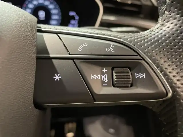 アウディ アウディ Ｑ３ 35TDIクワトロ Sライン 道央・札幌 2020(令2)年 3.6万km パール ベーシックパッケージ/・シートヒーター/・シート電動調整機能/・ステアリングホイール３スポークレザーマルチファンクションパドルシフトフラットボトム/・オートマチックテールゲート/・Audiホールドアシスト/・ランバーサポート４ウェイ/テクノロジーパッケージ/・スマートフォンインターフェイス/・ワイヤレスチャージング/アンビエントライティング/Audiパーキングシステム/Slineバンパー/シートベルトモニタリング/サウンドビューカメラ/バーチャルコックピット/エレクトロメカニカルパーキングブレーキ/ドアシルトリムslineロゴ/ルームミラー自動防眩/アドバンスキーシステム/ビルトイン2.0ETC