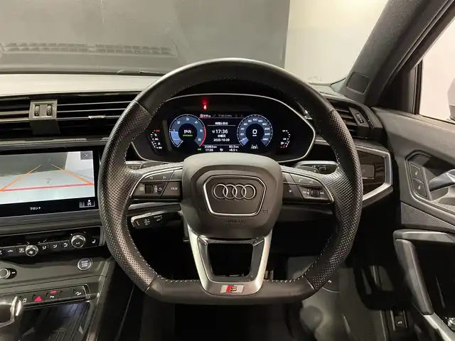 アウディ アウディ Ｑ３ 35TDIクワトロ Sライン 道央・札幌 2020(令2)年 3.6万km パール ベーシックパッケージ/・シートヒーター/・シート電動調整機能/・ステアリングホイール３スポークレザーマルチファンクションパドルシフトフラットボトム/・オートマチックテールゲート/・Audiホールドアシスト/・ランバーサポート４ウェイ/テクノロジーパッケージ/・スマートフォンインターフェイス/・ワイヤレスチャージング/アンビエントライティング/Audiパーキングシステム/Slineバンパー/シートベルトモニタリング/サウンドビューカメラ/バーチャルコックピット/エレクトロメカニカルパーキングブレーキ/ドアシルトリムslineロゴ/ルームミラー自動防眩/アドバンスキーシステム/ビルトイン2.0ETC