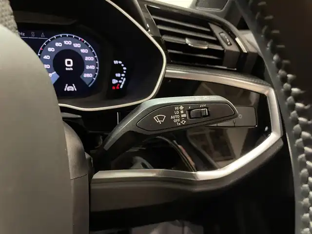 アウディ アウディ Ｑ３ 35TDIクワトロ Sライン 道央・札幌 2020(令2)年 3.6万km パール ベーシックパッケージ/・シートヒーター/・シート電動調整機能/・ステアリングホイール３スポークレザーマルチファンクションパドルシフトフラットボトム/・オートマチックテールゲート/・Audiホールドアシスト/・ランバーサポート４ウェイ/テクノロジーパッケージ/・スマートフォンインターフェイス/・ワイヤレスチャージング/アンビエントライティング/Audiパーキングシステム/Slineバンパー/シートベルトモニタリング/サウンドビューカメラ/バーチャルコックピット/エレクトロメカニカルパーキングブレーキ/ドアシルトリムslineロゴ/ルームミラー自動防眩/アドバンスキーシステム/ビルトイン2.0ETC