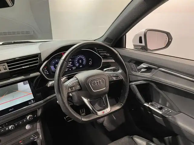 アウディ アウディ Ｑ３ 35TDIクワトロ Sライン 道央・札幌 2020(令2)年 3.6万km パール ベーシックパッケージ/・シートヒーター/・シート電動調整機能/・ステアリングホイール３スポークレザーマルチファンクションパドルシフトフラットボトム/・オートマチックテールゲート/・Audiホールドアシスト/・ランバーサポート４ウェイ/テクノロジーパッケージ/・スマートフォンインターフェイス/・ワイヤレスチャージング/アンビエントライティング/Audiパーキングシステム/Slineバンパー/シートベルトモニタリング/サウンドビューカメラ/バーチャルコックピット/エレクトロメカニカルパーキングブレーキ/ドアシルトリムslineロゴ/ルームミラー自動防眩/アドバンスキーシステム/ビルトイン2.0ETC