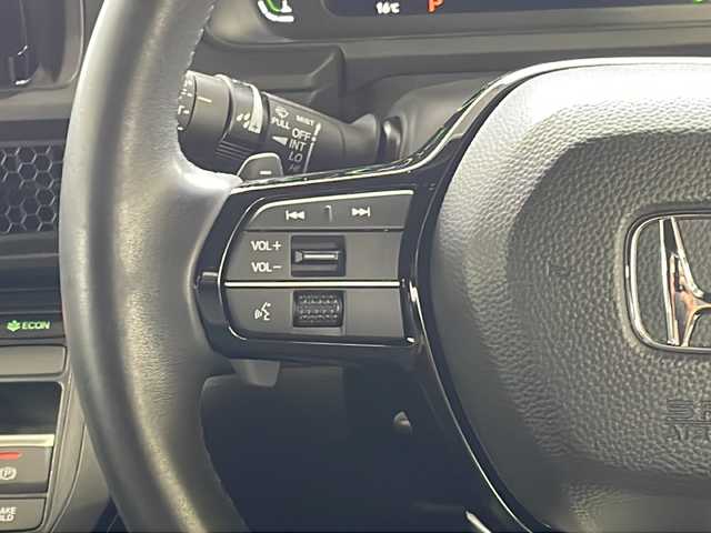 ホンダ ステップワゴン スパーダ eHEV 愛媛県 2023(令5)年 1.5万km プラチナホワイトパール ワンオーナー/Gathersナビ(フルセグTV/CD/DVD/AM・FM/BT/USB/AppleCarPlay/AndroidAuto)/全方位カメラ/ビルトインETC/前後ドライブレコーダー/両側パワースライドドア/前席シートヒーター/電動リアゲート/HondaSENSING/・衝突軽減ブレーキ/・踏み間違い衝突軽減システム/・歩行者事故低減ステアリング/・アダプティブクルーズコントロール/・車線維持支援システム/・トラフィックジャムアシスト/・車線逸脱抑制機能/・先行車発進お知らせ機能/・標識認識機能/・オートハイビーム/・パーキングセンサーシステム/・ブラインドスポットインフォメーション/・アダプティブドライビングビーム/パドルシフト/オートブレーキホールド/スペアキー/純正フロアマット/取扱説明書/保証書