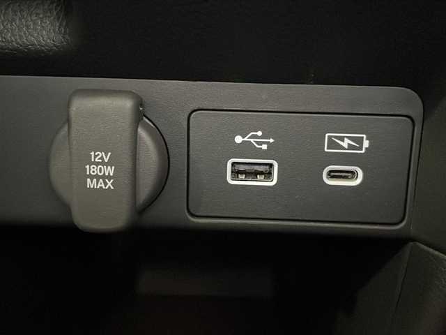 ホンダ ステップワゴン スパーダ eHEV 愛媛県 2023(令5)年 1.5万km プラチナホワイトパール ワンオーナー/Gathersナビ(フルセグTV/CD/DVD/AM・FM/BT/USB/AppleCarPlay/AndroidAuto)/全方位カメラ/ビルトインETC/前後ドライブレコーダー/両側パワースライドドア/前席シートヒーター/電動リアゲート/HondaSENSING/・衝突軽減ブレーキ/・踏み間違い衝突軽減システム/・歩行者事故低減ステアリング/・アダプティブクルーズコントロール/・車線維持支援システム/・トラフィックジャムアシスト/・車線逸脱抑制機能/・先行車発進お知らせ機能/・標識認識機能/・オートハイビーム/・パーキングセンサーシステム/・ブラインドスポットインフォメーション/・アダプティブドライビングビーム/パドルシフト/オートブレーキホールド/スペアキー/純正フロアマット/取扱説明書/保証書