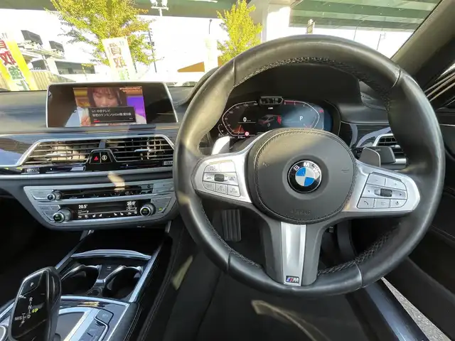 ＢＭＷ ７４０ｄ xDrive Mスポーツ 愛知県 2021(令3)年 7.8万km サファイアブラックP サンルーフ/純正ナビ/フルセグTV/BT/全方位カメラ/ハーマンカードンサウンドシステム/ETC/純正20インチAW/インテリジェントセーフティ/エグゼクティブドライブプロ/ドライビングアシストプロ/レーダークルーズコントロール/クリアランスソナー/ブラインドスポットモニター/ヘッドアップディスプレイ/レザシート/前席メモリー付きパワーシート/全席シートヒーター/前席エアシート/置くだけ充電/フロアマット