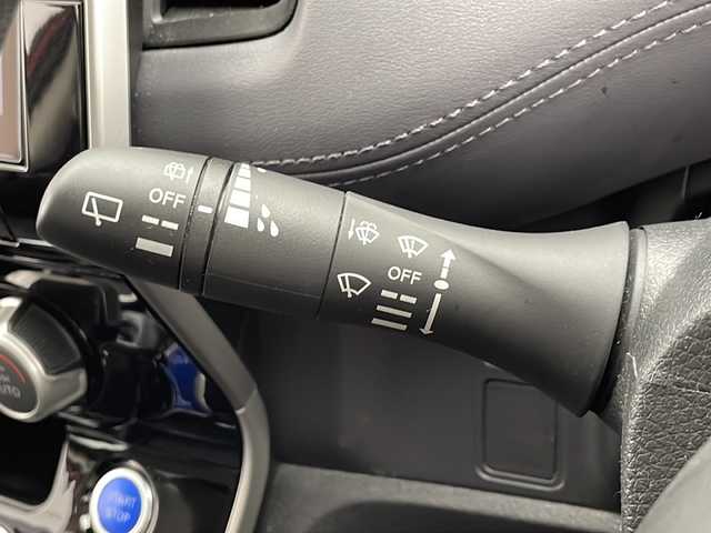 日産 セレナ e－パワー ハイウェイスター V 千葉県 2020(令2)年 6.7万km マルーンレッド プロパイロット/アラウンドビューモニター/ブラインドスポットモニター/パーキングアシスト/ふらつき警報/コーナーセンサー前後/標識認識機能/レーダークルーズコントロール/電動パーキングブレーキ/ブレーキホールド/全方位カメラ/純正SDナビ/　Bluetooth/CD/DVD/HDMI/iPod/　ブルーレイ/フルセグTV/USB/社外ETC/純正ドライブレコーダ前方/両側パワースライドドア/後席サンシェード/LEDヘッドライト/オートライト/オートハイビーム/純正15インチアルミホイール/取扱説明書/保証書