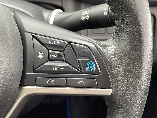 日産 セレナ e－パワー ハイウェイスター V 千葉県 2020(令2)年 6.7万km マルーンレッド プロパイロット/アラウンドビューモニター/ブラインドスポットモニター/パーキングアシスト/ふらつき警報/コーナーセンサー前後/標識認識機能/レーダークルーズコントロール/電動パーキングブレーキ/ブレーキホールド/全方位カメラ/純正SDナビ/　Bluetooth/CD/DVD/HDMI/iPod/　ブルーレイ/フルセグTV/USB/社外ETC/純正ドライブレコーダ前方/両側パワースライドドア/後席サンシェード/LEDヘッドライト/オートライト/オートハイビーム/純正15インチアルミホイール/取扱説明書/保証書