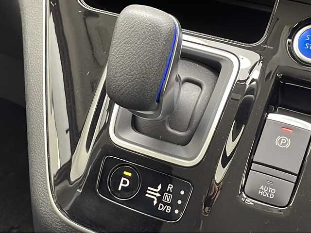 日産 セレナ e－パワー ハイウェイスター V 千葉県 2020(令2)年 6.7万km マルーンレッド プロパイロット/アラウンドビューモニター/ブラインドスポットモニター/パーキングアシスト/ふらつき警報/コーナーセンサー前後/標識認識機能/レーダークルーズコントロール/電動パーキングブレーキ/ブレーキホールド/全方位カメラ/純正SDナビ/　Bluetooth/CD/DVD/HDMI/iPod/　ブルーレイ/フルセグTV/USB/社外ETC/純正ドライブレコーダ前方/両側パワースライドドア/後席サンシェード/LEDヘッドライト/オートライト/オートハイビーム/純正15インチアルミホイール/取扱説明書/保証書