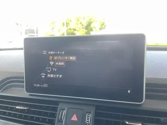 アウディ Ｑ５ 45TFSIクワトロ スポーツ 兵庫県 2019(平31)年 4.3万km ミトスブラックメタリック ・ラグジュアリーパッケージ//パーシャルレザー//マルチカラーアンビエントライティング/・アシスタンスパッケージ//LEDヘッドライト//LEDリヤコンビネーションランプ//アウディプレセンスリヤ//アウディサイドアシスト//バーチャルコックピット/・マトリクスLEDヘッドライトパッケージ//シーケンシャルウィンカー/・サラウンドビューカメラ/・純正MMIナビ/・地デジ/DVD/BT/USB/AUX/・ステアリングリモコン/・前席電動/ヒーター/・パワーリヤゲート/・ドライブレコーダー/・ビルトインETC/・AUDIプレセンス/・アダプティブクルーズコントロール/・AUDIアクティブレーンアシスト/・パークアシスト/・パーキングエイド/・Sline19インチAW/・R2/3/4/6年点検記録簿