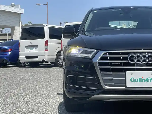 アウディ Ｑ５ 45TFSIクワトロ スポーツ 兵庫県 2019(平31)年 4.3万km ミトスブラックメタリック ・ラグジュアリーパッケージ//パーシャルレザー//マルチカラーアンビエントライティング/・アシスタンスパッケージ//LEDヘッドライト//LEDリヤコンビネーションランプ//アウディプレセンスリヤ//アウディサイドアシスト//バーチャルコックピット/・マトリクスLEDヘッドライトパッケージ//シーケンシャルウィンカー/・サラウンドビューカメラ/・純正MMIナビ/・地デジ/DVD/BT/USB/AUX/・ステアリングリモコン/・前席電動/ヒーター/・パワーリヤゲート/・ドライブレコーダー/・ビルトインETC/・AUDIプレセンス/・アダプティブクルーズコントロール/・AUDIアクティブレーンアシスト/・パークアシスト/・パーキングエイド/・Sline19インチAW/・R2/3/4/6年点検記録簿