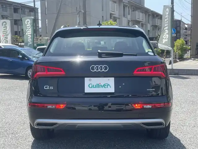 アウディ Ｑ５ 45TFSIクワトロ スポーツ 兵庫県 2019(平31)年 4.3万km ミトスブラックメタリック ・ラグジュアリーパッケージ//パーシャルレザー//マルチカラーアンビエントライティング/・アシスタンスパッケージ//LEDヘッドライト//LEDリヤコンビネーションランプ//アウディプレセンスリヤ//アウディサイドアシスト//バーチャルコックピット/・マトリクスLEDヘッドライトパッケージ//シーケンシャルウィンカー/・サラウンドビューカメラ/・純正MMIナビ/・地デジ/DVD/BT/USB/AUX/・ステアリングリモコン/・前席電動/ヒーター/・パワーリヤゲート/・ドライブレコーダー/・ビルトインETC/・AUDIプレセンス/・アダプティブクルーズコントロール/・AUDIアクティブレーンアシスト/・パークアシスト/・パーキングエイド/・Sline19インチAW/・R2/3/4/6年点検記録簿