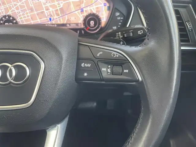 アウディ Ｑ５ 45TFSIクワトロ スポーツ 兵庫県 2019(平31)年 4.3万km ミトスブラックメタリック ・ラグジュアリーパッケージ//パーシャルレザー//マルチカラーアンビエントライティング/・アシスタンスパッケージ//LEDヘッドライト//LEDリヤコンビネーションランプ//アウディプレセンスリヤ//アウディサイドアシスト//バーチャルコックピット/・マトリクスLEDヘッドライトパッケージ//シーケンシャルウィンカー/・サラウンドビューカメラ/・純正MMIナビ/・地デジ/DVD/BT/USB/AUX/・ステアリングリモコン/・前席電動/ヒーター/・パワーリヤゲート/・ドライブレコーダー/・ビルトインETC/・AUDIプレセンス/・アダプティブクルーズコントロール/・AUDIアクティブレーンアシスト/・パークアシスト/・パーキングエイド/・Sline19インチAW/・R2/3/4/6年点検記録簿