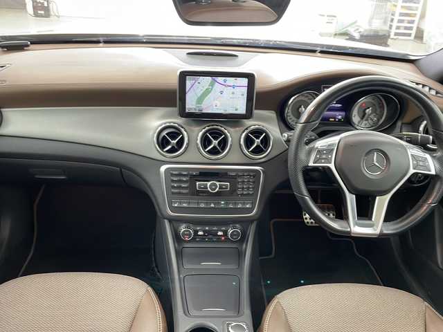 メルセデス・ベンツ ＧＬＡ２５０ 4マチック エディション1 道央・札幌 2014(平26)年 5.1万km カルサイトホワイト ・4WD/・衝突被害軽減ブレーキ/・アクティブシートベルト/・アダプティブクルーズコントロール/・レーンアシスト/・パノラミックスライディングルーフ/・純正8インチディスプレイナビ/・BT/CD/SD/フルセグ/・バックカメラ/・パワーバックドア/・ディストロニックプラス/・HIDオートライト/フォグランプ/・レザーシート/メモリーパワーシート/・シートヒーター/・純正17インチAW/・スマートキー×2/・ETC/・純正19インチAW付きサマータイヤ積込