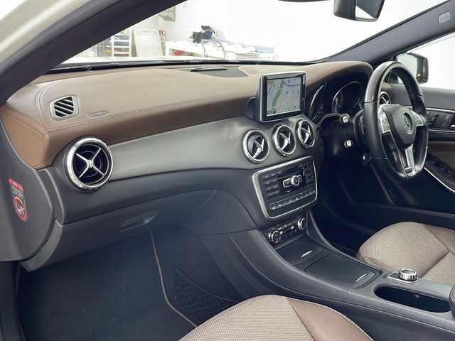 メルセデス・ベンツ ＧＬＡ２５０ 4マチック エディション1 道央・札幌 2014(平26)年 5.1万km カルサイトホワイト ・4WD/・衝突被害軽減ブレーキ/・アクティブシートベルト/・アダプティブクルーズコントロール/・レーンアシスト/・パノラミックスライディングルーフ/・純正8インチディスプレイナビ/・BT/CD/SD/フルセグ/・バックカメラ/・パワーバックドア/・ディストロニックプラス/・HIDオートライト/フォグランプ/・レザーシート/メモリーパワーシート/・シートヒーター/・純正17インチAW/・スマートキー×2/・ETC/・純正19インチAW付きサマータイヤ積込