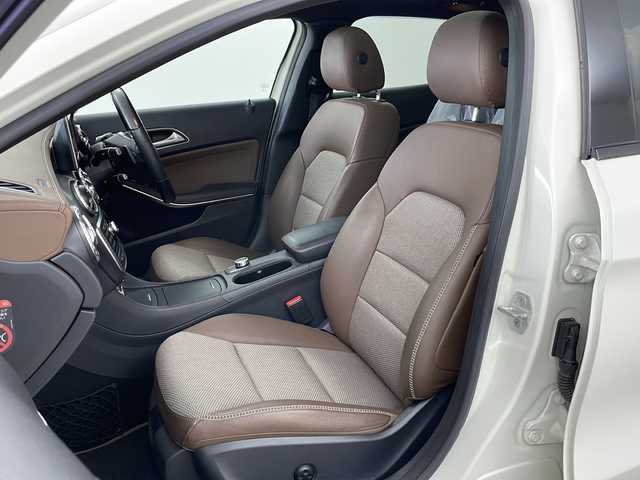 メルセデス・ベンツ ＧＬＡ２５０ 4マチック エディション1 道央・札幌 2014(平26)年 5.1万km カルサイトホワイト ・4WD/・衝突被害軽減ブレーキ/・アクティブシートベルト/・アダプティブクルーズコントロール/・レーンアシスト/・パノラミックスライディングルーフ/・純正8インチディスプレイナビ/・BT/CD/SD/フルセグ/・バックカメラ/・パワーバックドア/・ディストロニックプラス/・HIDオートライト/フォグランプ/・レザーシート/メモリーパワーシート/・シートヒーター/・純正17インチAW/・スマートキー×2/・ETC/・純正19インチAW付きサマータイヤ積込