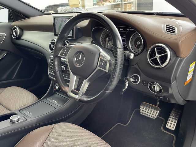 メルセデス・ベンツ ＧＬＡ２５０ 4マチック エディション1 道央・札幌 2014(平26)年 5.1万km カルサイトホワイト ・4WD/・衝突被害軽減ブレーキ/・アクティブシートベルト/・アダプティブクルーズコントロール/・レーンアシスト/・パノラミックスライディングルーフ/・純正8インチディスプレイナビ/・BT/CD/SD/フルセグ/・バックカメラ/・パワーバックドア/・ディストロニックプラス/・HIDオートライト/フォグランプ/・レザーシート/メモリーパワーシート/・シートヒーター/・純正17インチAW/・スマートキー×2/・ETC/・純正19インチAW付きサマータイヤ積込