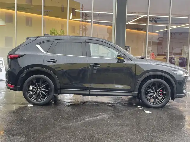 マツダ ＣＸ－５ 25S ブラックトーンED 青森県 2021(令3)年 2.9万km ジェットブラックマイカ ・4WD/・10インチ純正ディスプレイナビ/　(Bt/USB/フルセグTV)/・全方位カメラ/・ヘットアップディスプレイ/・アダプティブクルーズコントロール/・レーンキープアシスト/・衝突軽減ブレーキ/・車間認識支援/・車線逸脱抑制機能/・ブラインドスポットモニター/・パーキングアシスト/・アイドリングストップ/・ヒルスタートアシスト/・パワーバックドア/・黒ハーフレザーシート/・D席パワーシート/・前席シートヒーター/・ステアリングスイッチ/・ステアリングヒーター/・ETC/・LEDヘッドライト/フォグ/・オートライト/・フロントフォグランプ/・電動格納ミラー/・ウィンカーミラー/・電動パーキング/・オートホールドブレーキ/・純正19インチアルミホイール/・純正フロアマット/・前後ドラレコ/・前後バンパーソナー/・リア5面プライバシーガラス/・W/サイド/カーテンエアバッグ /・プッシュスタート/・ABS/・スマートキー/・保証書/取説/ナビ取説/・社外アルミホイール＋冬タイヤ積込