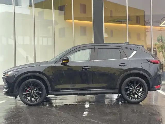 マツダ ＣＸ－５ 25S ブラックトーンED 青森県 2021(令3)年 2.9万km ジェットブラックマイカ ・4WD/・10インチ純正ディスプレイナビ/　(Bt/USB/フルセグTV)/・全方位カメラ/・ヘットアップディスプレイ/・アダプティブクルーズコントロール/・レーンキープアシスト/・衝突軽減ブレーキ/・車間認識支援/・車線逸脱抑制機能/・ブラインドスポットモニター/・パーキングアシスト/・アイドリングストップ/・ヒルスタートアシスト/・パワーバックドア/・黒ハーフレザーシート/・D席パワーシート/・前席シートヒーター/・ステアリングスイッチ/・ステアリングヒーター/・ETC/・LEDヘッドライト/フォグ/・オートライト/・フロントフォグランプ/・電動格納ミラー/・ウィンカーミラー/・電動パーキング/・オートホールドブレーキ/・純正19インチアルミホイール/・純正フロアマット/・前後ドラレコ/・前後バンパーソナー/・リア5面プライバシーガラス/・W/サイド/カーテンエアバッグ /・プッシュスタート/・ABS/・スマートキー/・保証書/取説/ナビ取説/・社外アルミホイール＋冬タイヤ積込