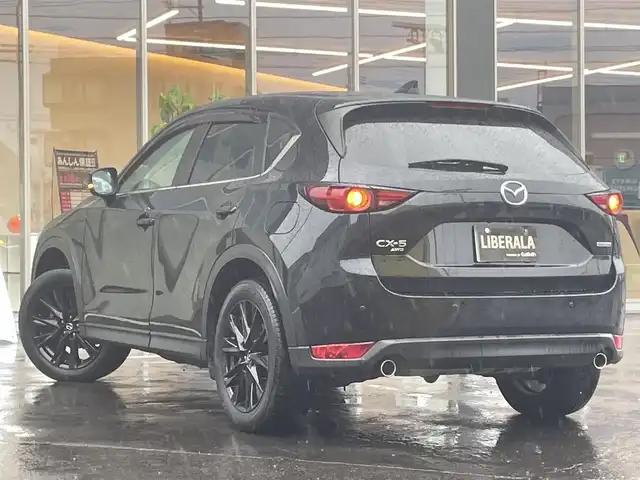 マツダ ＣＸ－５ 25S ブラックトーンED 青森県 2021(令3)年 2.9万km ジェットブラックマイカ ・4WD/・10インチ純正ディスプレイナビ/　(Bt/USB/フルセグTV)/・全方位カメラ/・ヘットアップディスプレイ/・アダプティブクルーズコントロール/・レーンキープアシスト/・衝突軽減ブレーキ/・車間認識支援/・車線逸脱抑制機能/・ブラインドスポットモニター/・パーキングアシスト/・アイドリングストップ/・ヒルスタートアシスト/・パワーバックドア/・黒ハーフレザーシート/・D席パワーシート/・前席シートヒーター/・ステアリングスイッチ/・ステアリングヒーター/・ETC/・LEDヘッドライト/フォグ/・オートライト/・フロントフォグランプ/・電動格納ミラー/・ウィンカーミラー/・電動パーキング/・オートホールドブレーキ/・純正19インチアルミホイール/・純正フロアマット/・前後ドラレコ/・前後バンパーソナー/・リア5面プライバシーガラス/・W/サイド/カーテンエアバッグ /・プッシュスタート/・ABS/・スマートキー/・保証書/取説/ナビ取説/・社外アルミホイール＋冬タイヤ積込